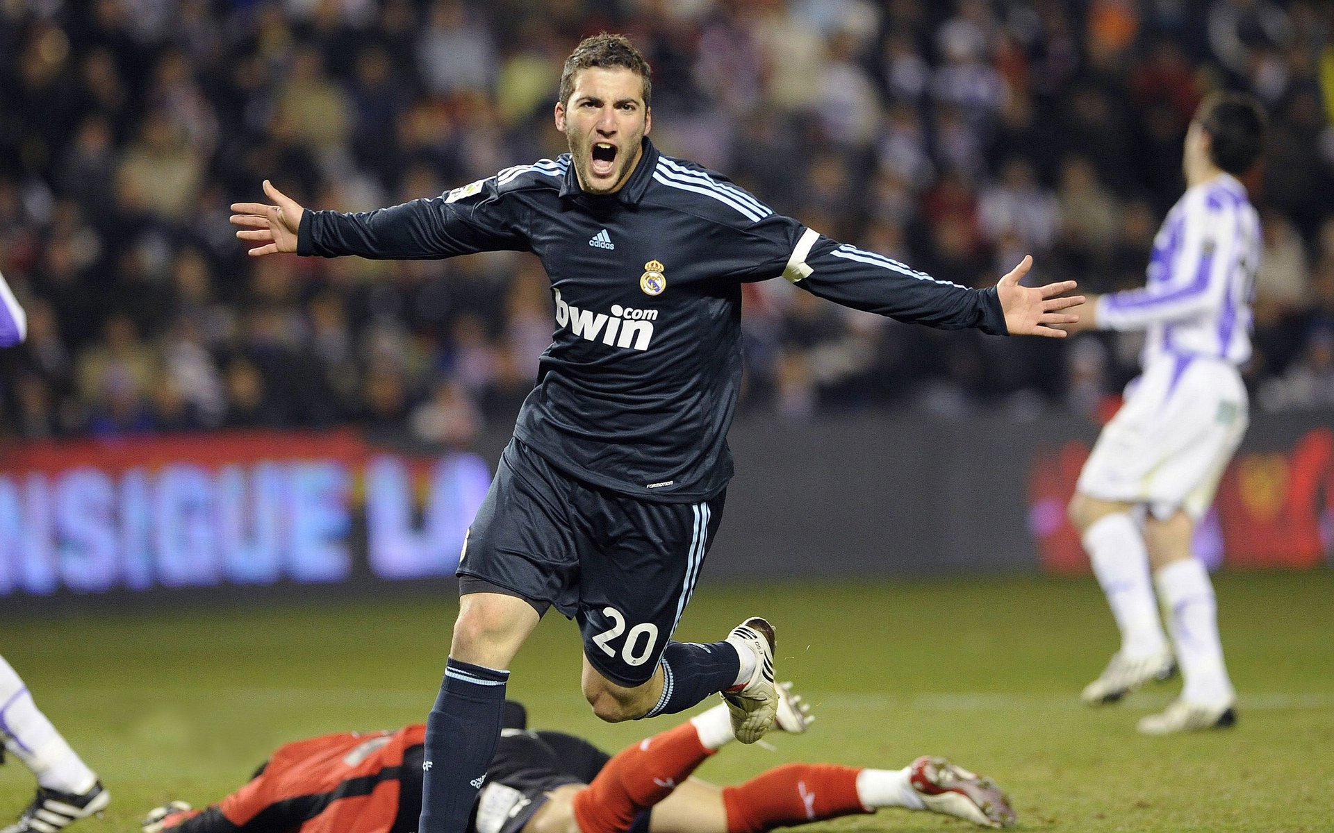 欧洲足球激战不休，冠军归属悬念升高！，足球 欧洲